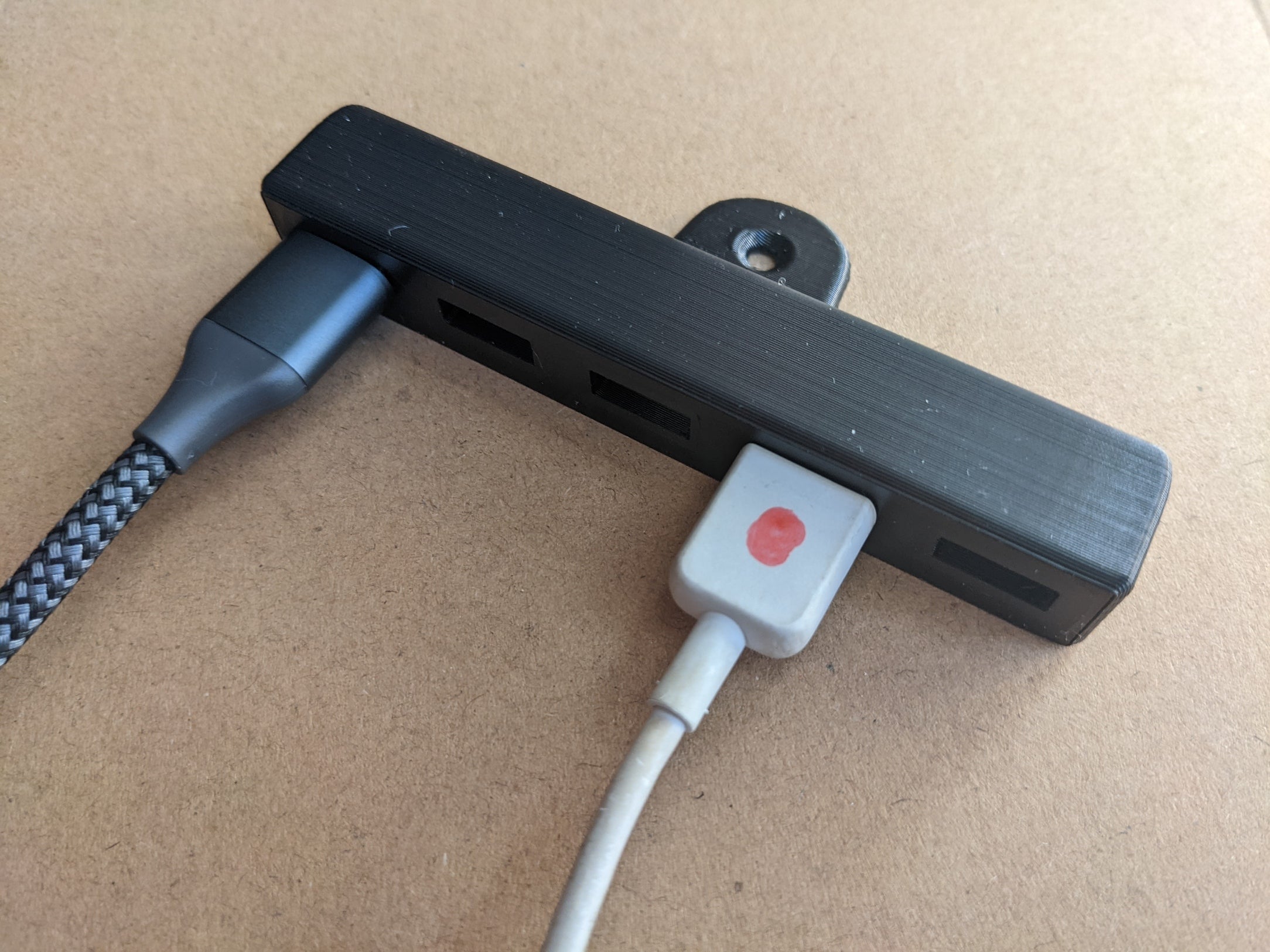 Wandhalter für USB-Kabel mit 5 Steckplätzen