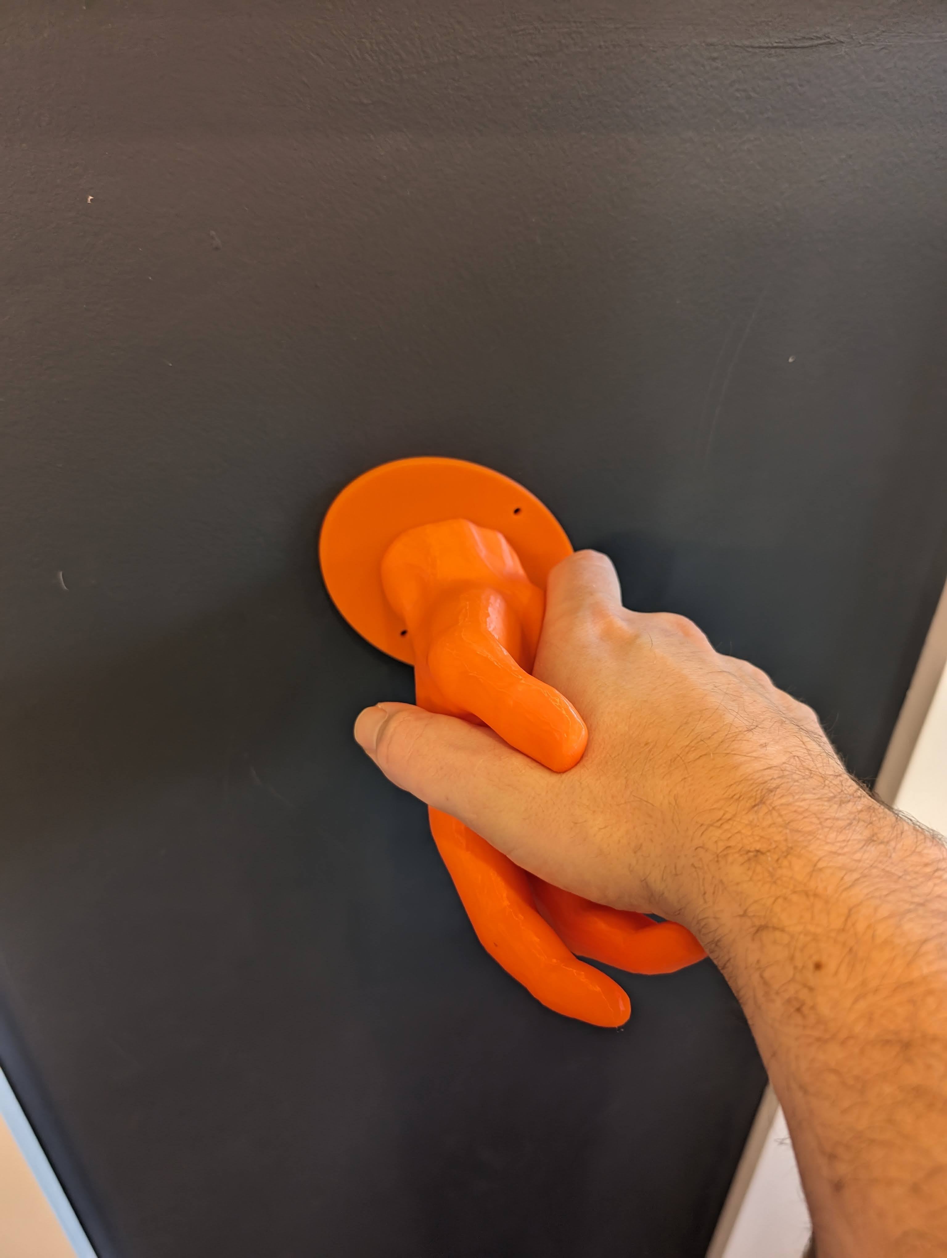 Wandmontierbarer Kopfhörerhalter in Handform