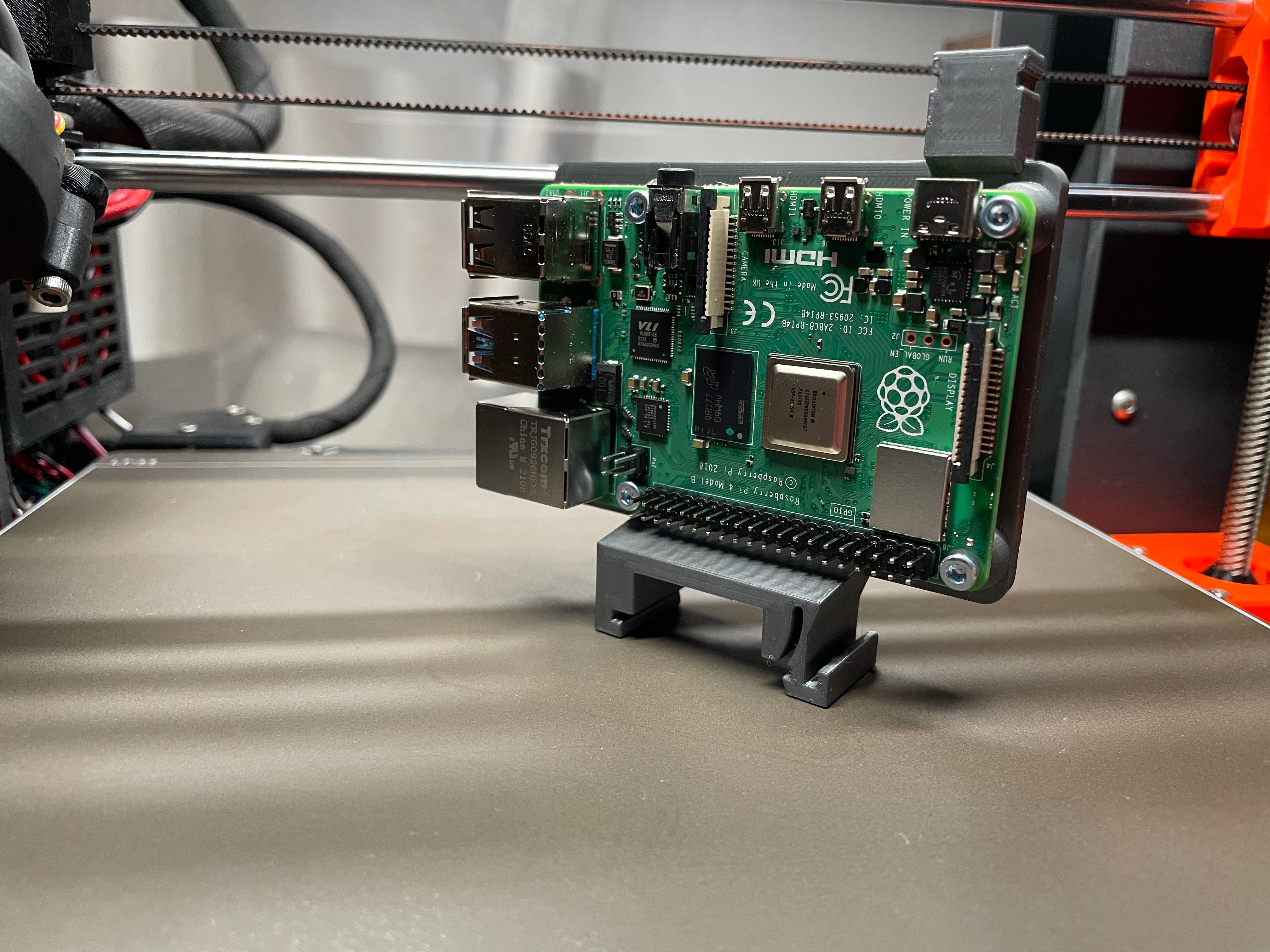 Raspberry Pi 4 / Pi 5 Hutschienenhalter mit M3 Nietmuttern