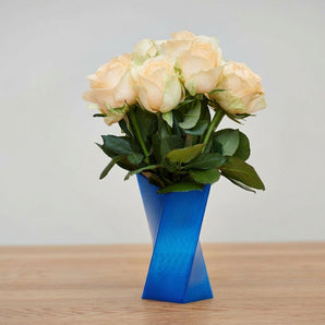 Moderne geschwungene Vase im Eissplitter-Design