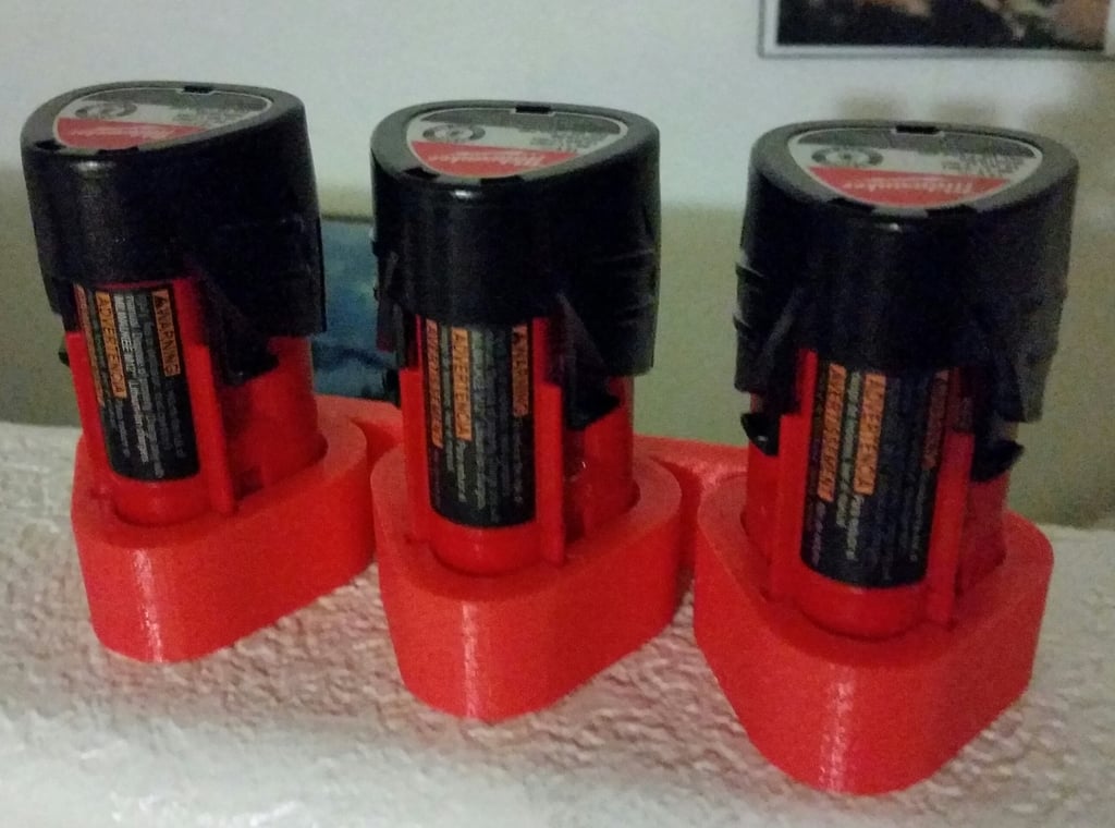 Milwaukee M12 Dreifach-Batteriehalter