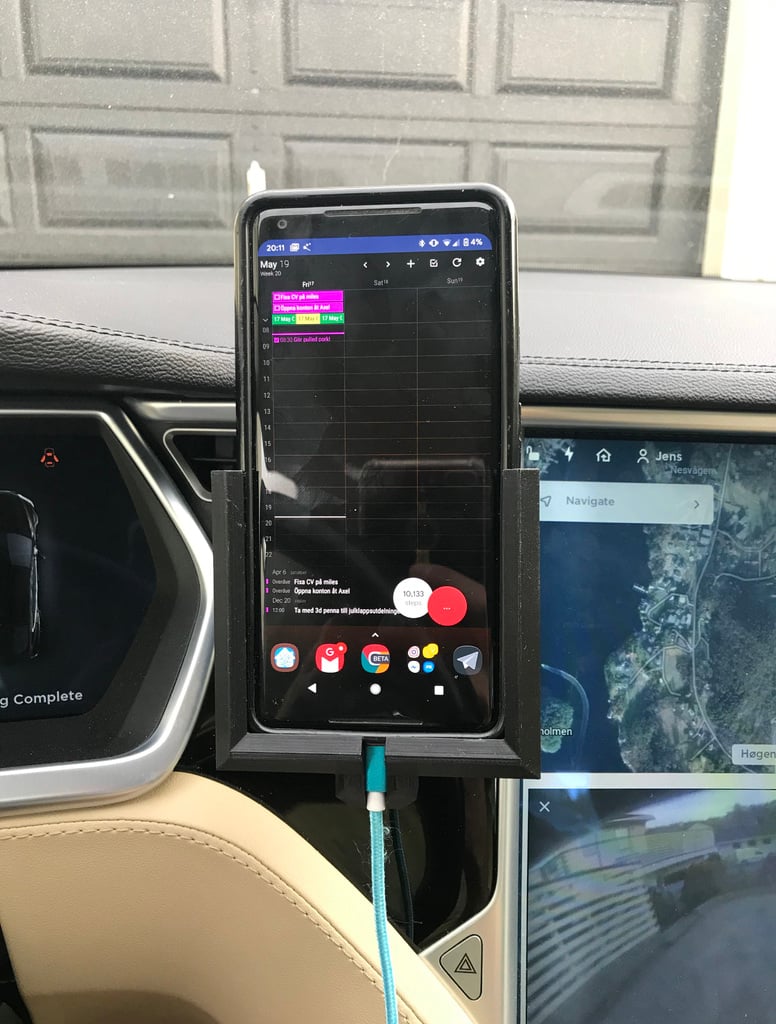 AC-Mount-Telefonhalter für Pixel 2 XL mit Rhinoshield Crashguard in einem Tesla Model S
