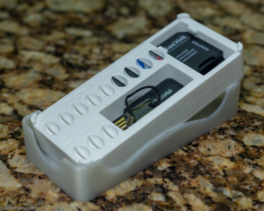 SD- und Micro-SD-Kartenhalter mit kleinem Aufbewahrungsfach