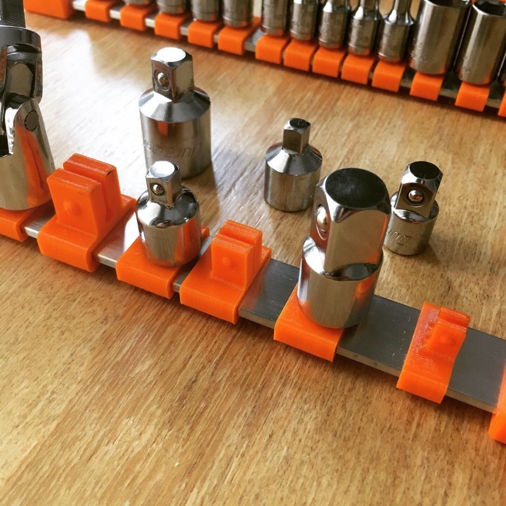 DIY verstellbarer Steckdosen-Organizer für Werkzeugkasten