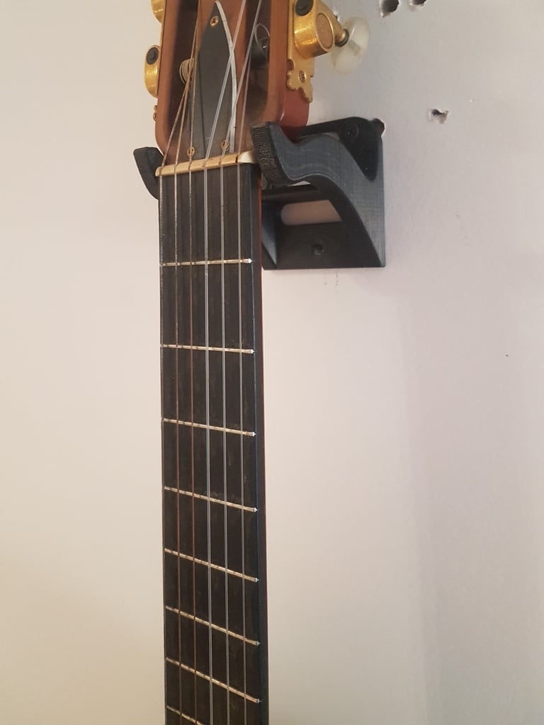 Breitere Wandhalterung für spanische Gitarre