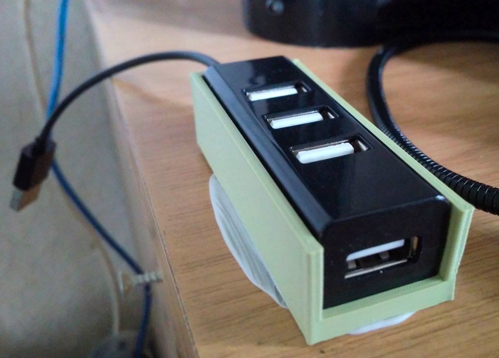 USB-Hub-Halter für PC