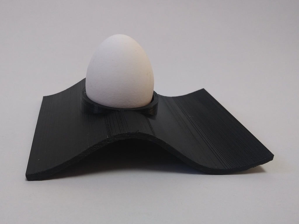Wellenförmiger Eierbecher in modernem Design