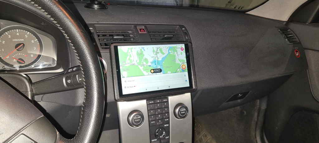 Austausch der Stereoverkleidung für den Volvo V50 mit 8-Zoll-Tablet-Halter
