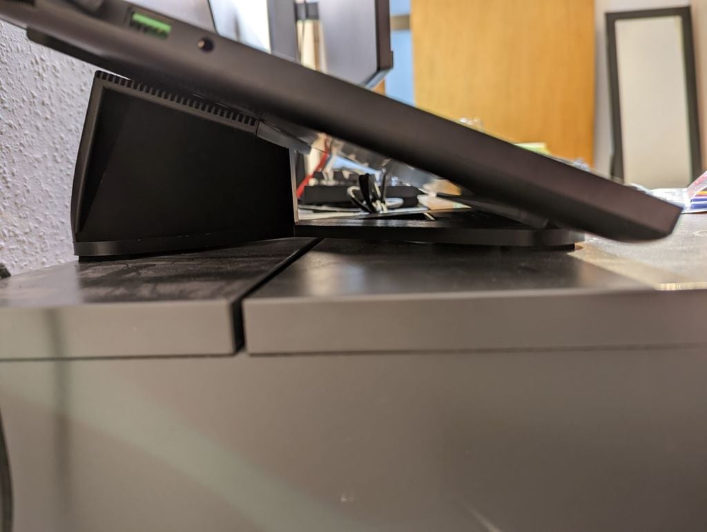 Universeller Laptophalter mit Luftkühlungsdesign für Razer Blade 15 und andere