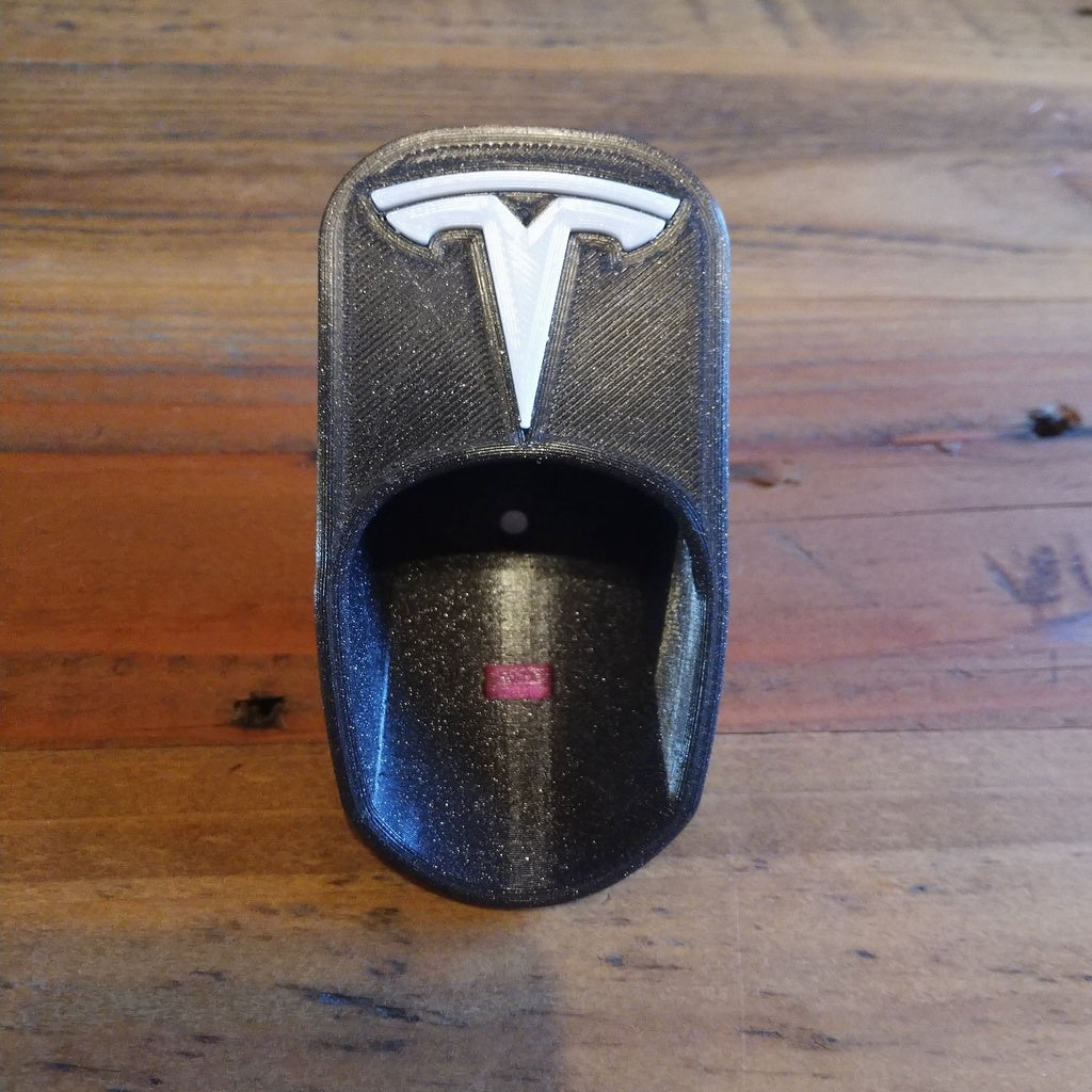 Tesla Charger Organizer mit separatem Logo-Einsatz und Noppe