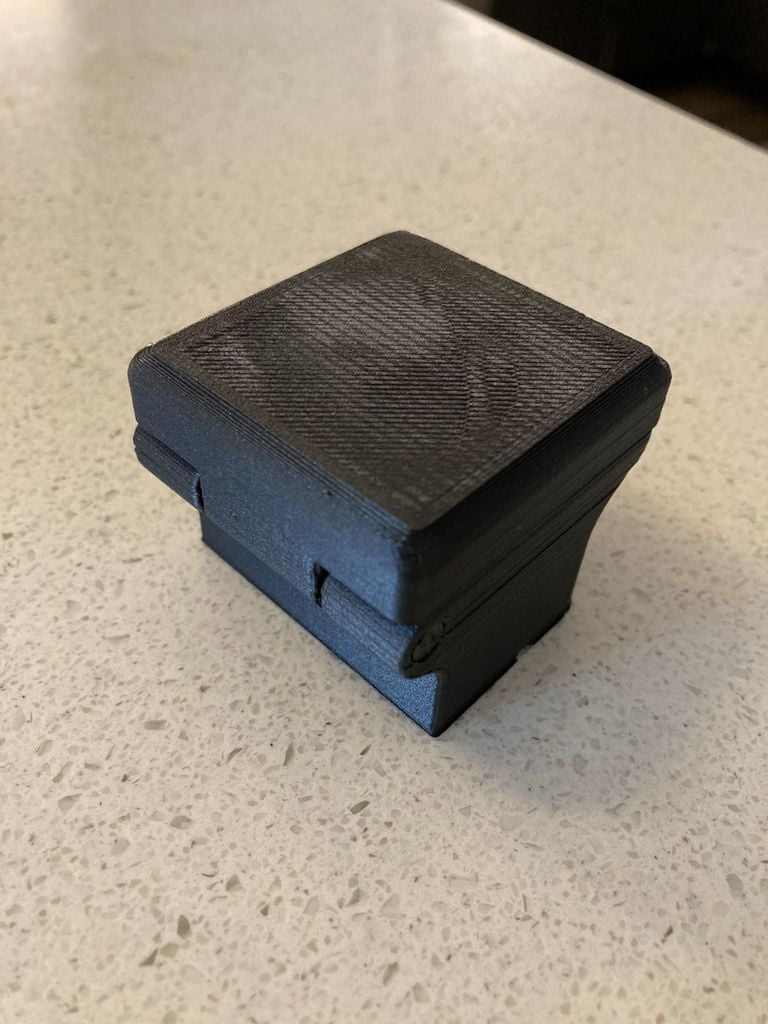 Verbesserte SD-Kartenhülle mit Scharnier und Magneten
