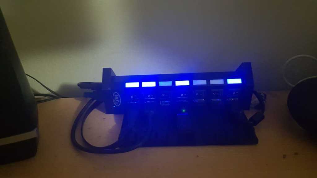 7-Port-USB-Hub-Halter mit Kabelmanagement und Tischmontage