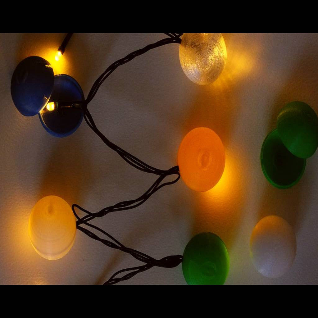 LED-Weihnachtsbaumkugel mit Licht