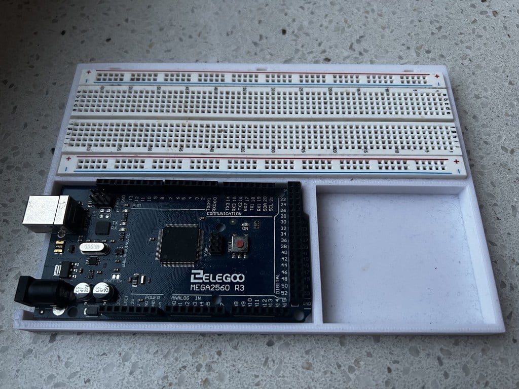 Arduino Mega 2560 Halter mit Steckbrett