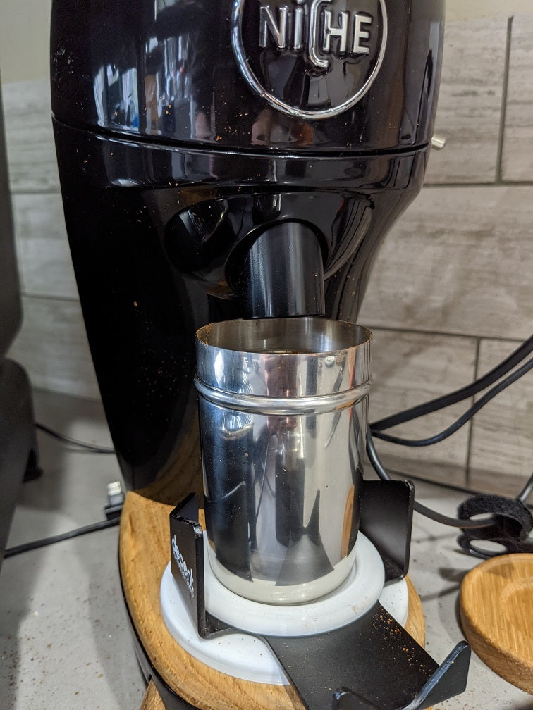 Adapter zur Montage des Decent Espresso Siebträgers an einer Niche Zero Mühle